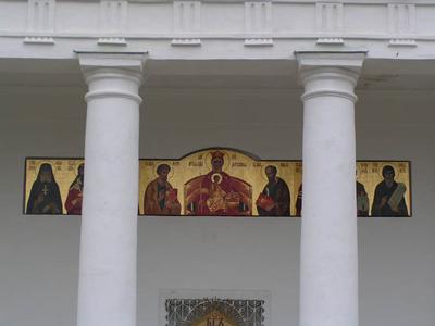 Псково-Печерский монастырь. Державная икона на западном фасаде собора Архистратига Михаила
